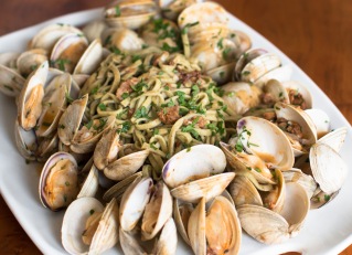 steamed-clams-and-spanish-chorizo-with-basil-and-garlic-linguini-9171
