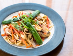 thai-inspired-chicken-and-veggie-stir-fry-with-linguini-8243